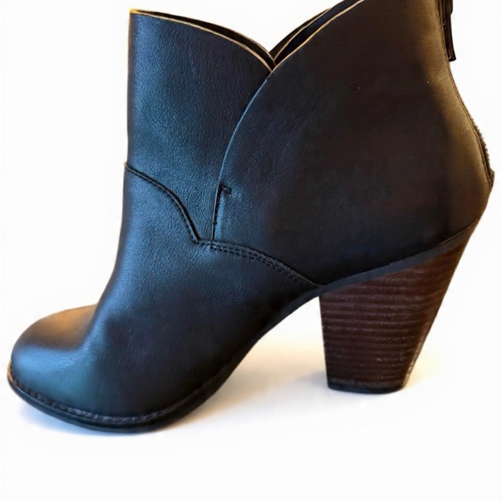 Gently Used Gianni Bini Black Leather Ankle Boots Size 8